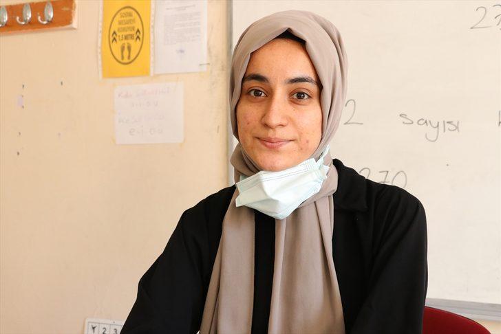 Adı ve soyadı aynı öğrencileri ayırt etmek için çareyi "sıfat"larda buldular G3