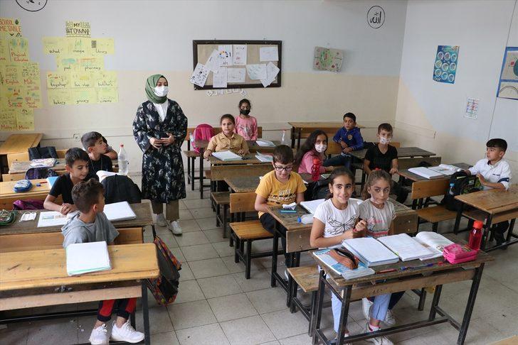 Adı ve soyadı aynı öğrencileri ayırt etmek için çareyi "sıfat"larda buldular G4