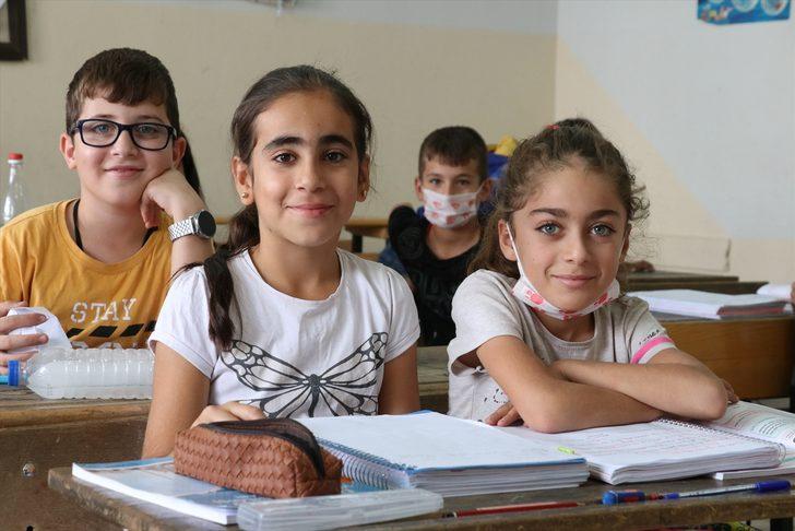 Adı ve soyadı aynı öğrencileri ayırt etmek için çareyi "sıfat"larda buldular G5