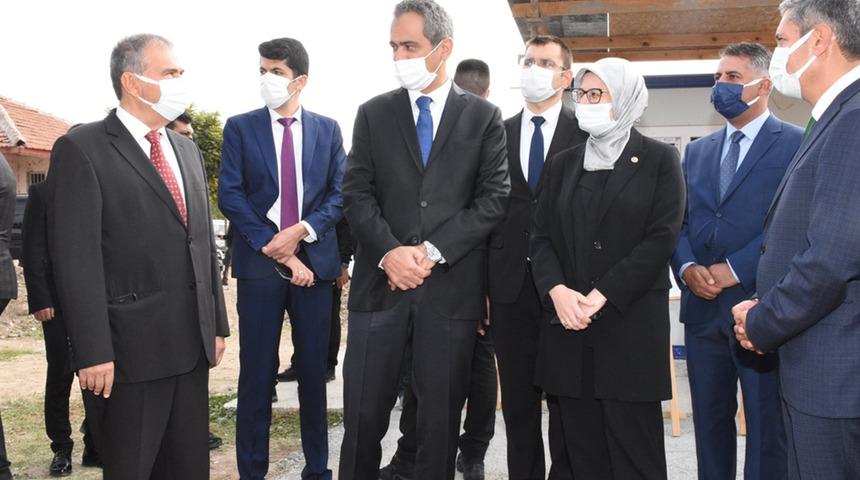 Bakan Özer'den yüz yüze eğitim açıklaması: Eğitime ara veren okulumuz yok