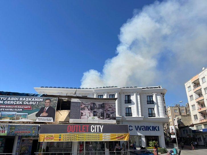 GÜNCELLEME - Kilis'te atık kağıt deposunda çıkan yangın kontrol altına alındı G2