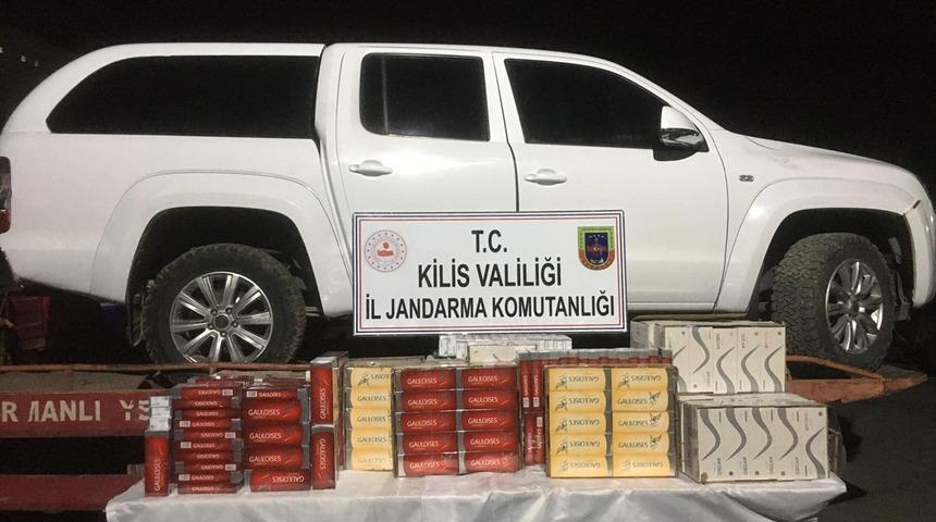 Kilis'te sahte plakayla askeri araç görünümü verilen pikapta 9 yabancı uyruklu yakalandı