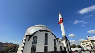 Kocaeli'de inşa edilen Adalet Camisi ibadete açıldı