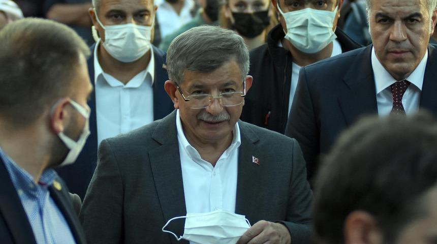 Davutoğlu'na 'ihanet' tepkisi! Emekli öğretmene bu karşılığı verdi