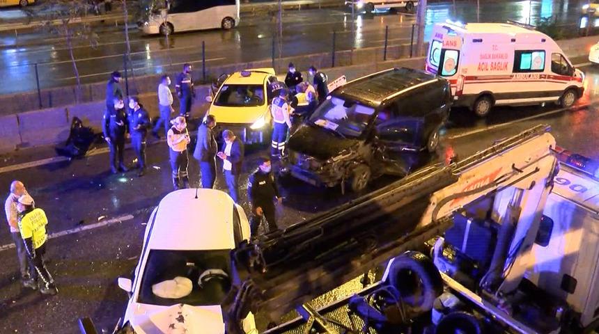 Kadıköy'de sabaha karşı zincirleme kaza: 4 yaralı