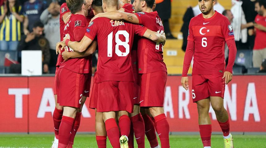 Nihat Kahveci: Avrupa'da uçuyorlar, burada mı özgüven yok