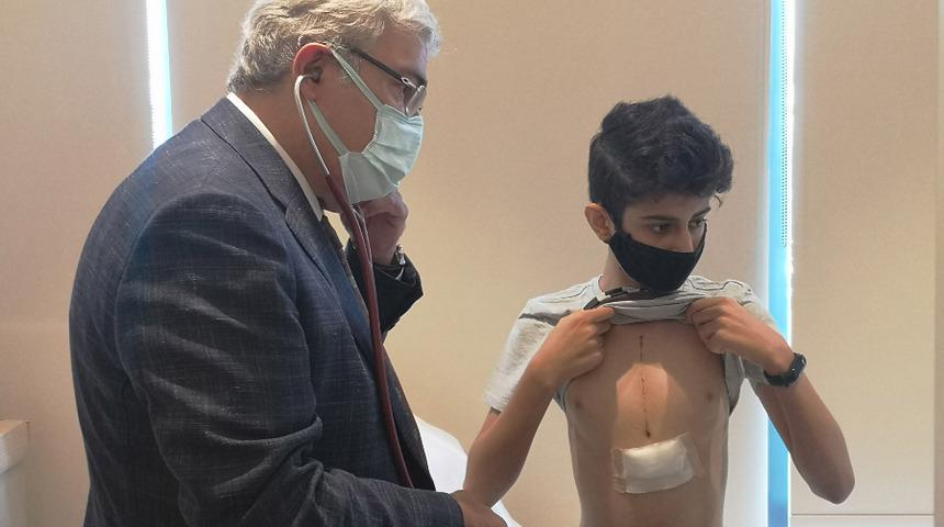 500 kişide bir görülüyor! Babası ameliyata günler kala hayatını kaybetti! Aynı kaderi paylaşan oğlu yaşama tutundu