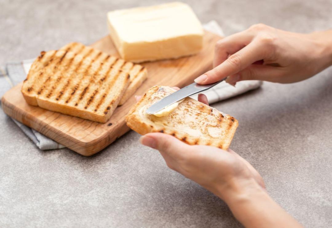 Tost ekmeğinden b&ouml;rek tarifi! Yapınca 'ne kolaymış' diyeceksiniz! 