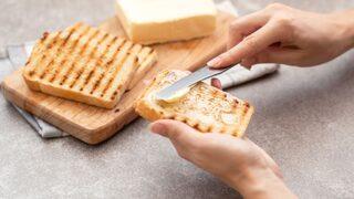 Tost ekmeğinden börek tarifi! Yapınca 'ne kolaymış' diyeceksiniz! 