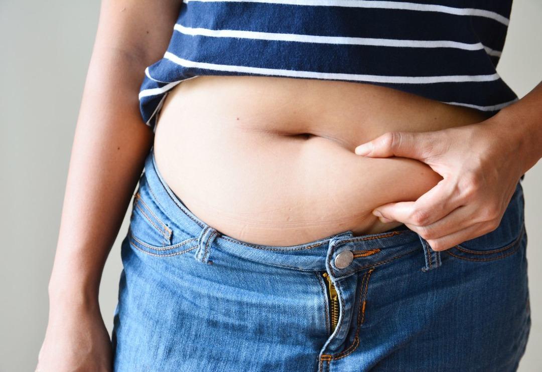 D&uuml;md&uuml;z bir karın r&uuml;ya değil! İşte g&ouml;bek yağlarınızdan kurtulmanıza yardımcı olacak 9 besin