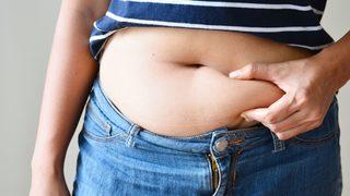 Dümdüz bir karın rüya değil! İşte göbek yağlarınızdan kurtulmanıza yardımcı olacak 9 besin