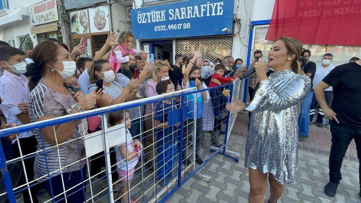 Şarkıcı Demet Akalın, Bodrum'da halk konseri verdi G4