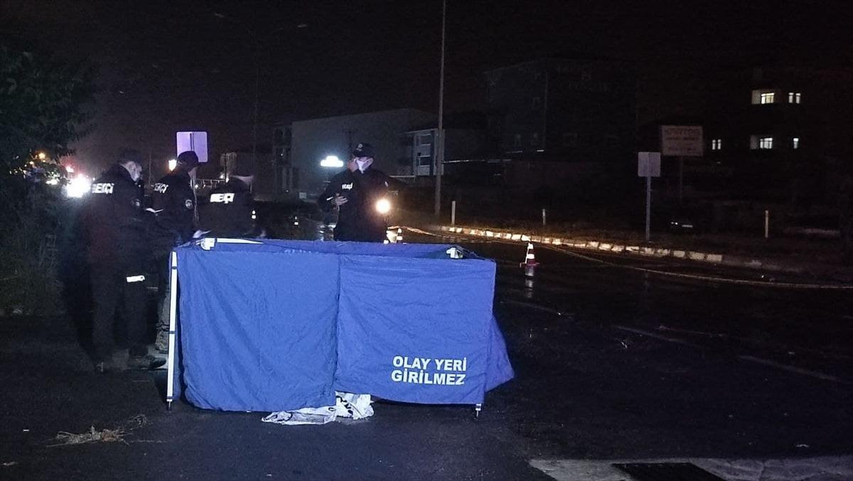 Sakarya'da hafif ticari aracın &ccedil;arptığı kadın yaşamını yitirdi