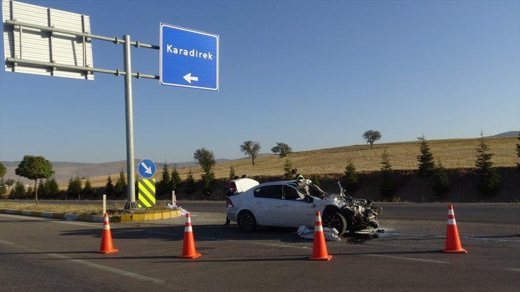 Afyonkarahisar'da otomobille kamyonetin çarpışması sonucu 3 kişi öldü, bir kişi yaralandı G1