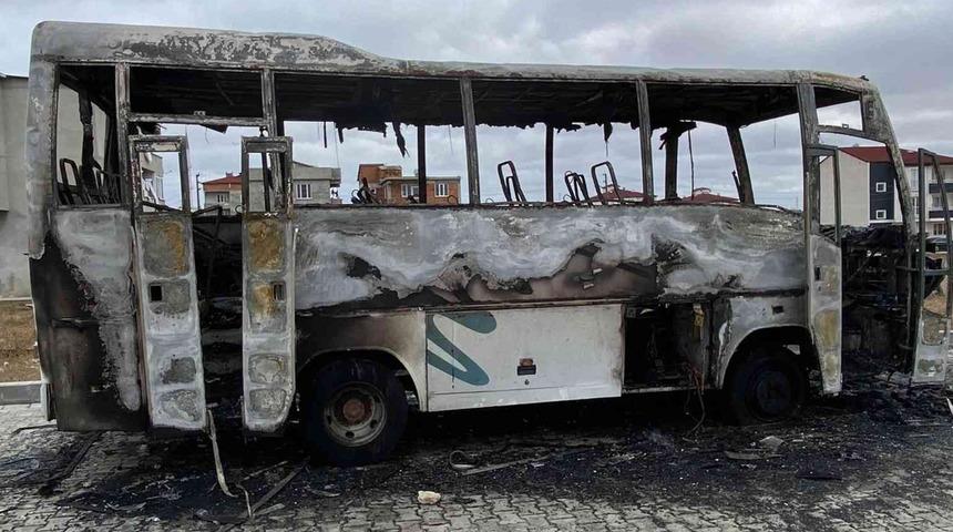 AK Partili meclis üyesinin aracı kundaklandı