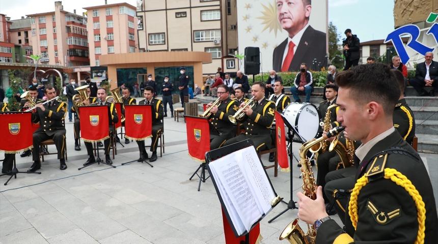 3. Ordu Komutanlığına bağlı bando takımı Rize'de konser verdi
