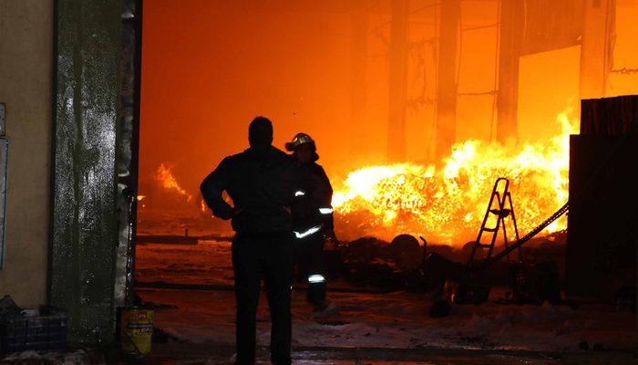 Kayseri'de kağıt fabrikasında yangın! Alevler fabrikayı kapladı