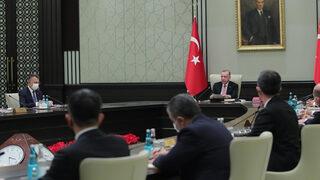 Aşısızlara ek tedbir gelir mi? Gözler kritik kabine toplantısına çevrildi