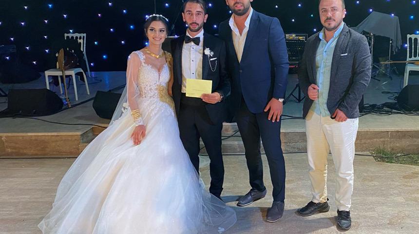 Takı töreninde gülümseten hediye! Evlenen çifte kripto para takıldı