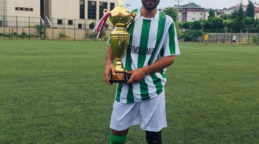 Bartın'da otomobiliyle tıra &ccedil;arpan amat&ouml;r futbolcu yaşamını yitirdi