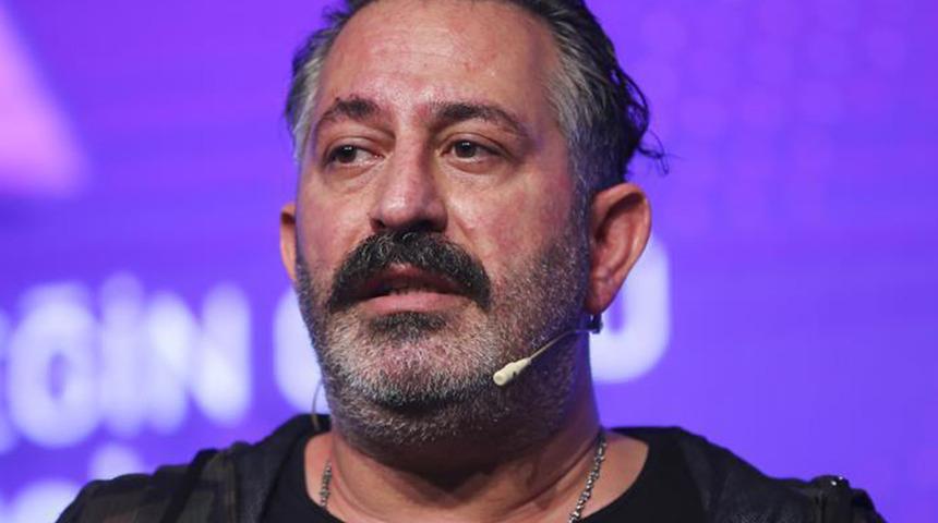 Cem Yılmaz'dan NFT satın alanlara davetiye hediyesi!