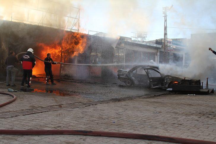 Van'da alev alan otomobildeki yangının sıçradığı 3 iş yeri hasar gördü G1