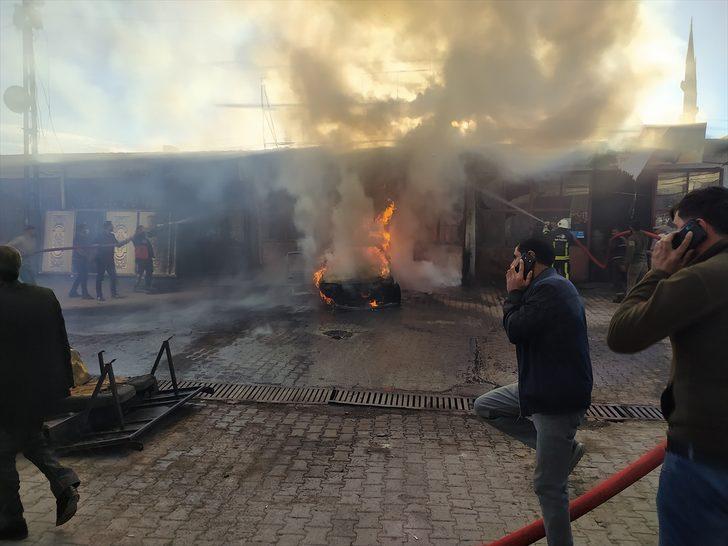 Van'da alev alan otomobildeki yangının sıçradığı 3 iş yeri hasar gördü G2