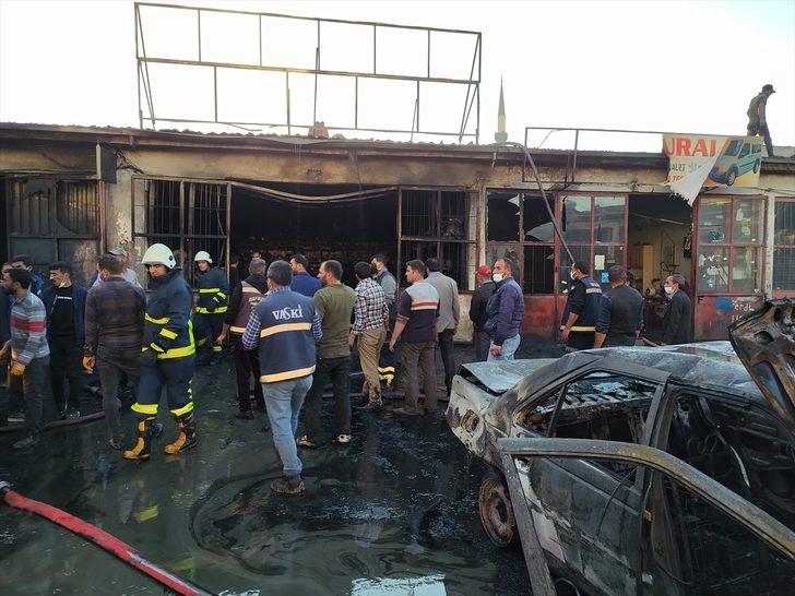 Van'da alev alan otomobildeki yangının sıçradığı 3 iş yeri hasar gördü G3
