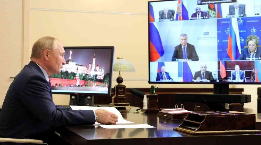 Putin, Güvenlik Konseyi Toplantısı’nda korkuttu! "Sağlığınız için endişeleniyoruz"