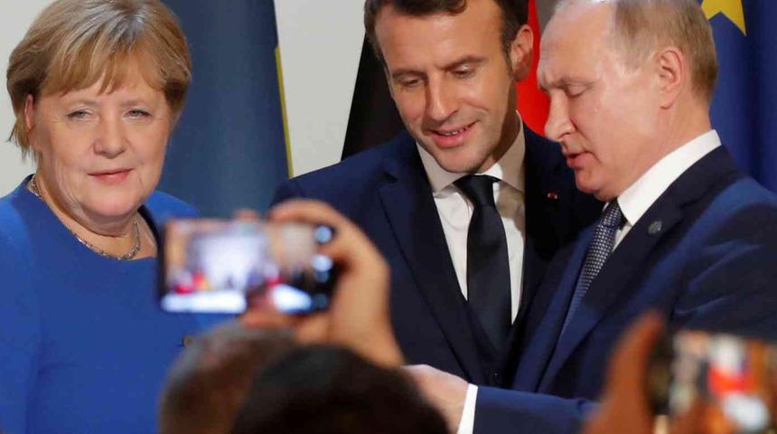 Putin, Merkel ve Macron ile Ukrayna konusunu görüştü