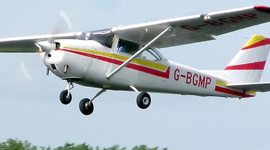 California'da küçük uçağın evlerin üzerine düşmesi sonucu 2 kişi öldü