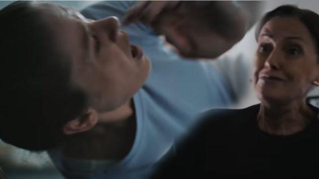 Camdaki Kız 15. yeni bölüm fragmanı yayınlandı! Feride kızı Nalan'a şiddet uyguluyor!