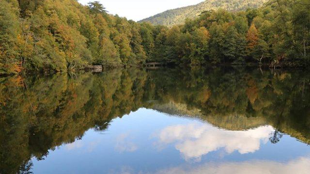 Yedigöller, sonbaharın gelişiyle kartpostallık görüntüler oluşturdu