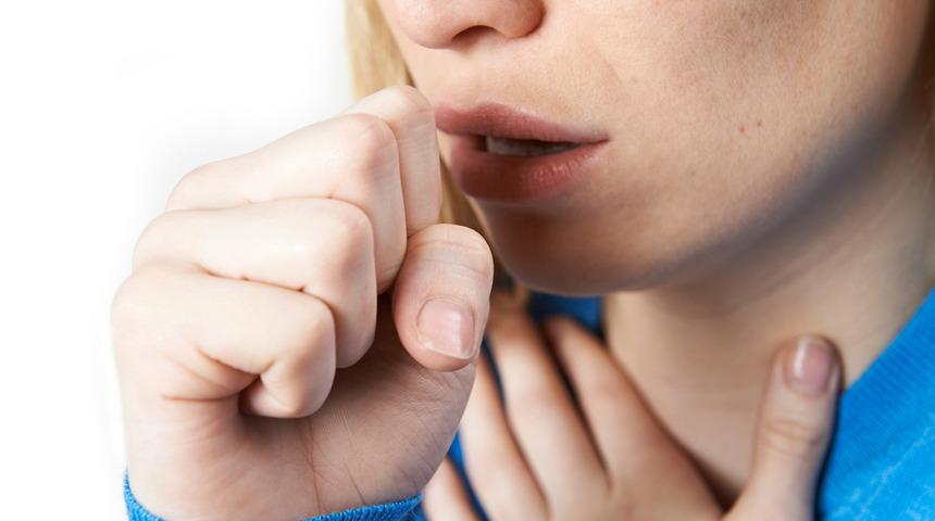 Öksürük nedenleri arasında alerji ve astım da yer alıyor! 2 haftadan uzun sürüyorsa...