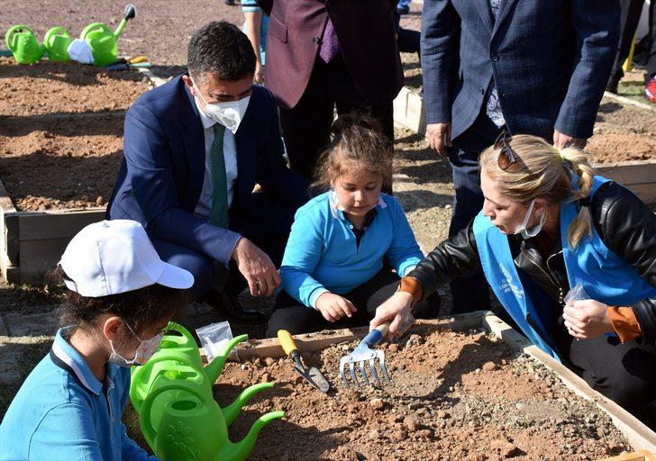 Kırıkkale'de öğrenciler, "Çocuk Tarım Akademisi"nde tarımı öğreniyor G4
