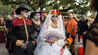 Meksikalıların ölüleri anmak için her yıl düzenledikleri eğlenceli festival: Ölüler Günü (Dia de Muertos)