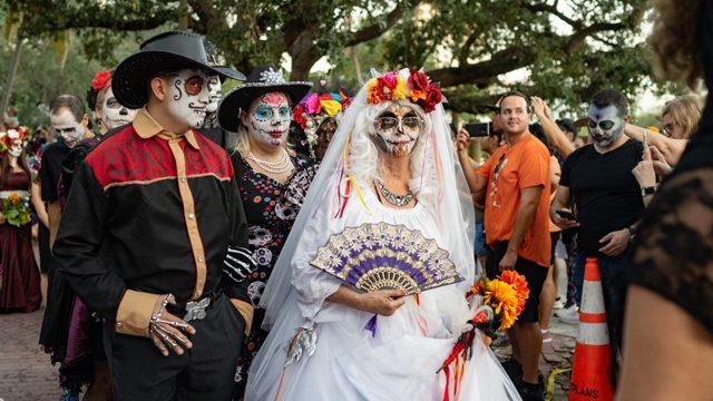 Meksikalıların ölüleri anmak için her yıl düzenledikleri eğlenceli festival: Ölüler Günü (Dia de Muertos)