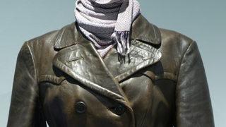 Kirlenen deri ve süet kıyafetlerinizi temizlerken mahvetmeyin! Bu kolay yöntemlerle...