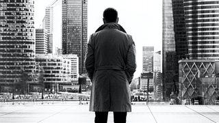 Ben asla duruşumdan ödün vermem diyen erkekler için trençkot önerileri