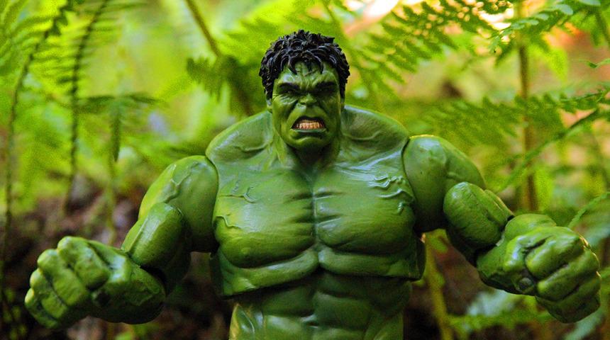 Hulk iş başında: Brezilyalı adam telefonu ve kılıfı sayesinde ölümden kurtuldu!