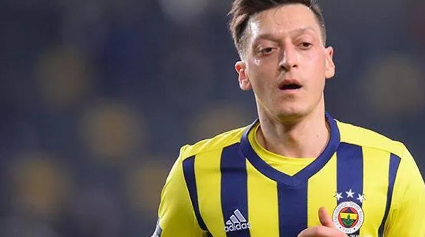Fenerbahçeli taraftarlardan Mesut Özil'e tepki