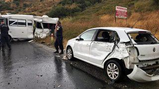 Feci kaza! Beton mikseri, yolcu minibüsüyle otomobile çarptı: 1 ölü, 6 yaralı