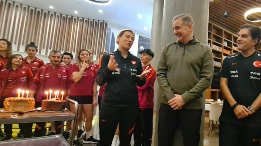 Stefan Kuntz'dan Kadın Milli Takımı'na ziyaret