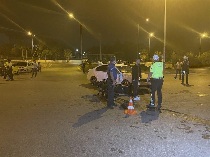 Adana'da otomobille çarpışan motosikletteki 2 polis yaralandı G3