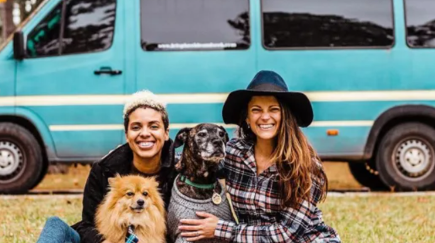 Hayatlarını tamamen değiştirdiler! Kira ödemekten sıkıldılar, işlerini bırakıp minibüse taşındılar