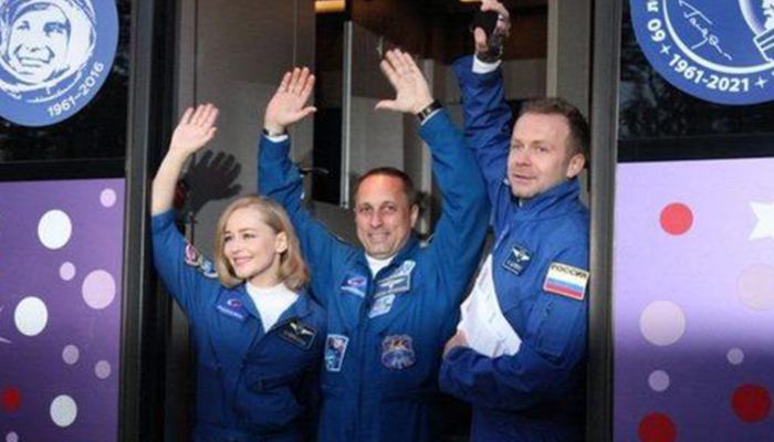 Beklenen oldu! Uzayda çekilen ilk film Vyzov (Sınanma) ekibi akşam yemeğini paylaştı