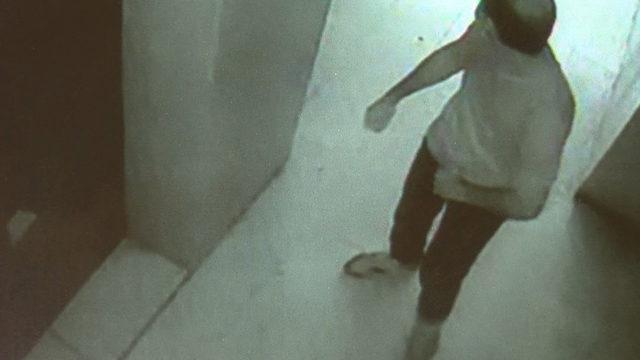 Lise öğrencisini takip edip cinsel organını gösterdi! Mahkeme 'dokunma yok' diyerek serbest bıraktı