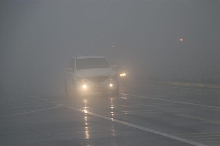 Bolu Dağı'nda sis ve sağanak ulaşımı olumsuz etkiliyor G3