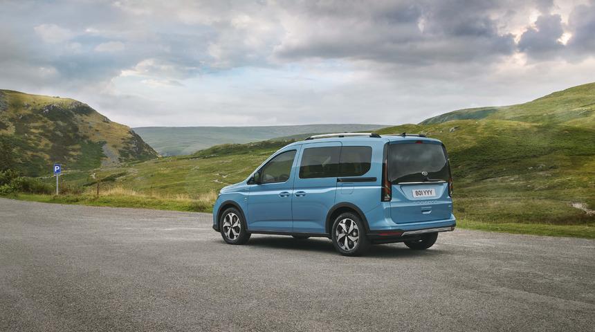 Volkswagen Caddy'nin ikizi gibi: Yeni Ford Tourneo Connect tanıtıldı!