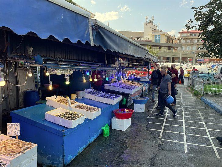 Trabzon'da kilogramı 10 liradan satılan hamsi balıkçı ve tüketiciyi mutlu etti G2